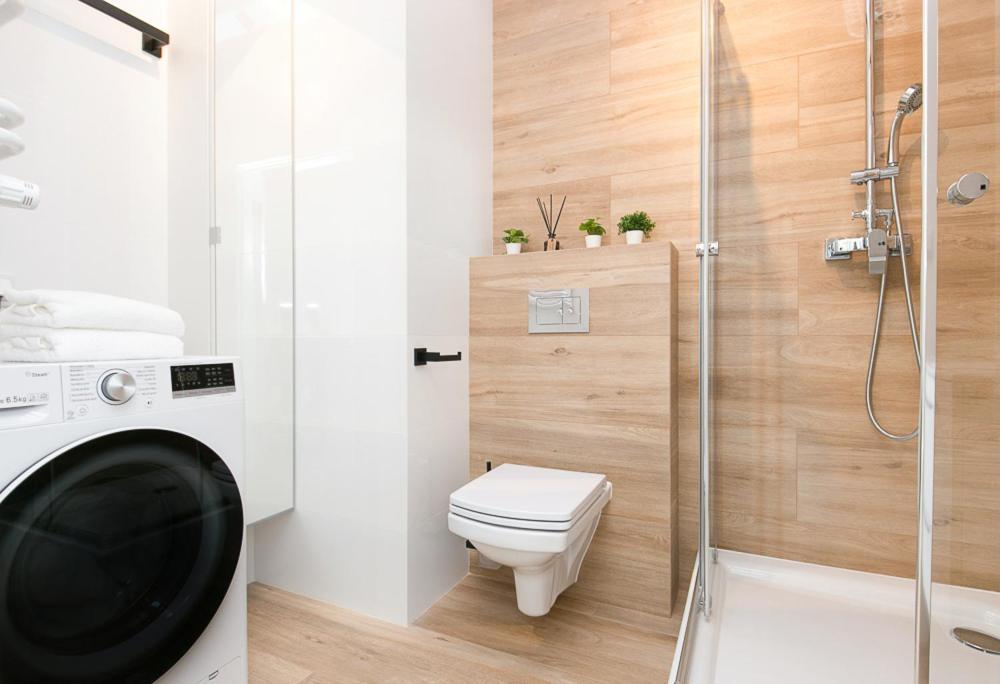 Apartament Black Zajezdnia Wrzeszcz Apartment Гданск Екстериор снимка