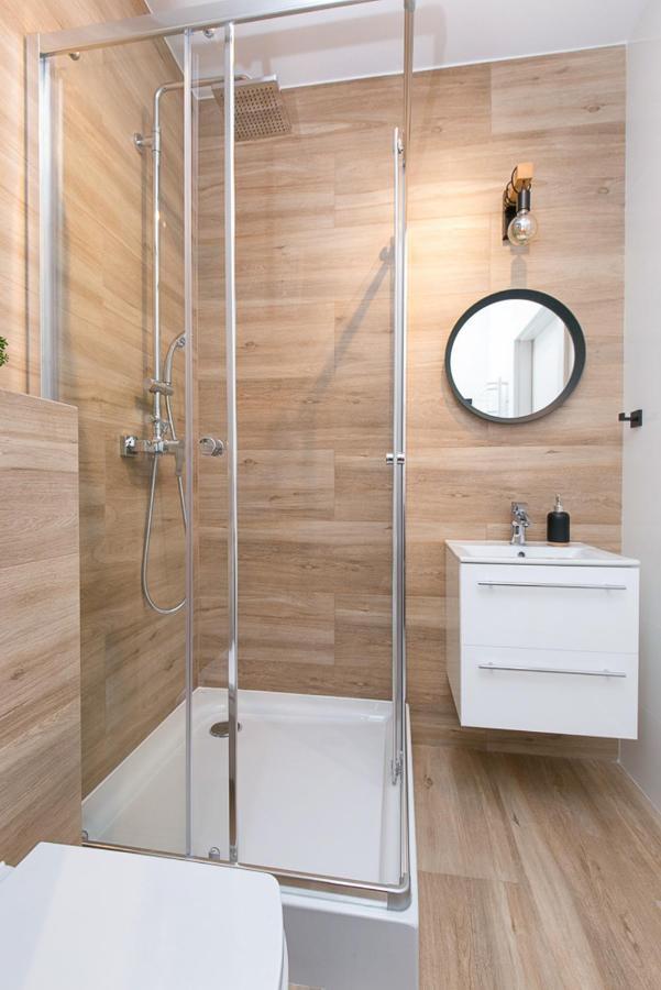 Apartament Black Zajezdnia Wrzeszcz Apartment Гданск Екстериор снимка